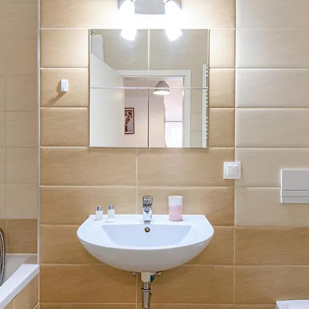 Elite Coresi Apartment *